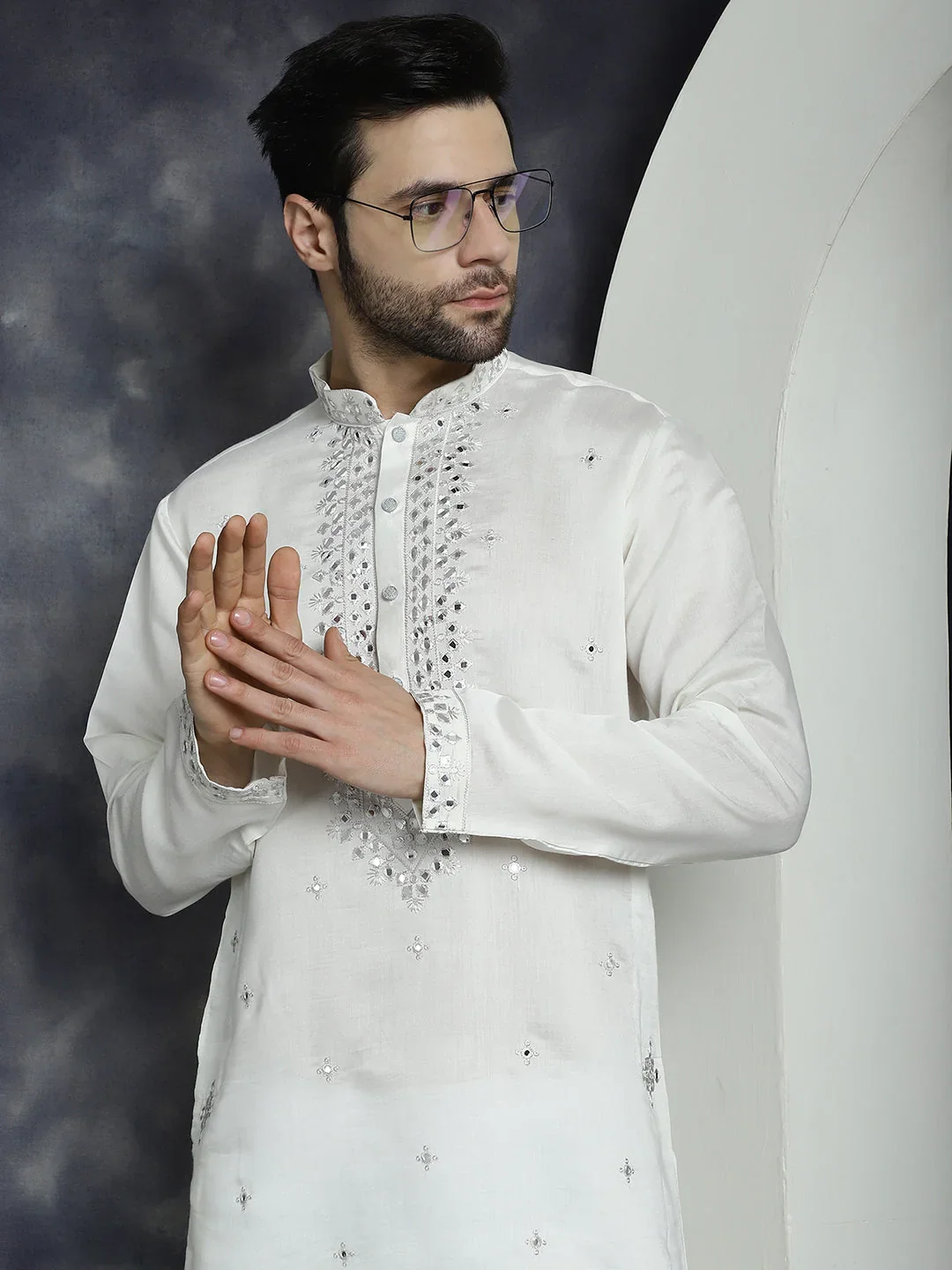 men's embroidered kurtas ( ko 5045white ) men's embroidered kurtas ( ko 5045white )