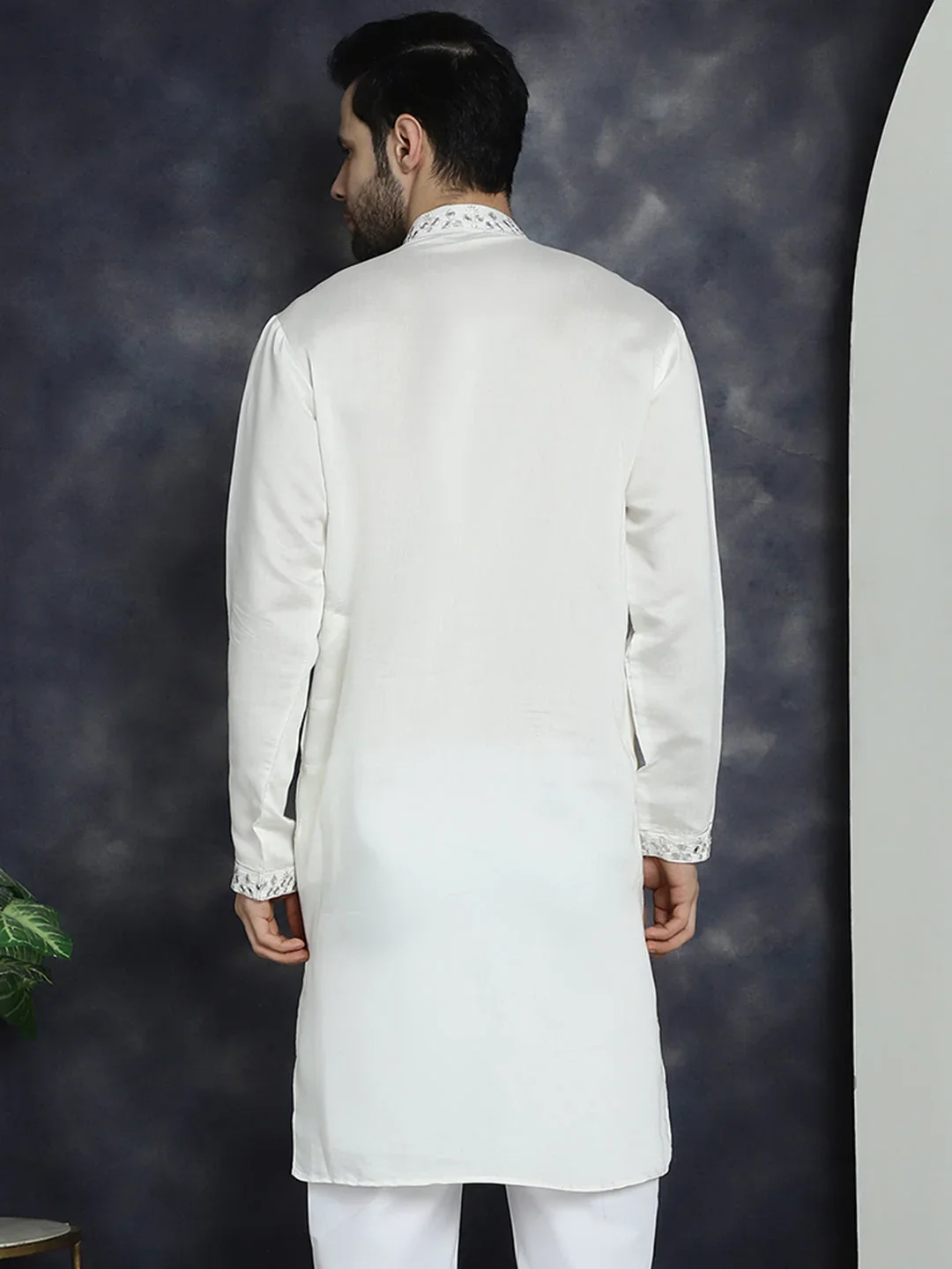 men's embroidered kurtas ( ko 5045white ) men's embroidered kurtas ( ko 5045white )