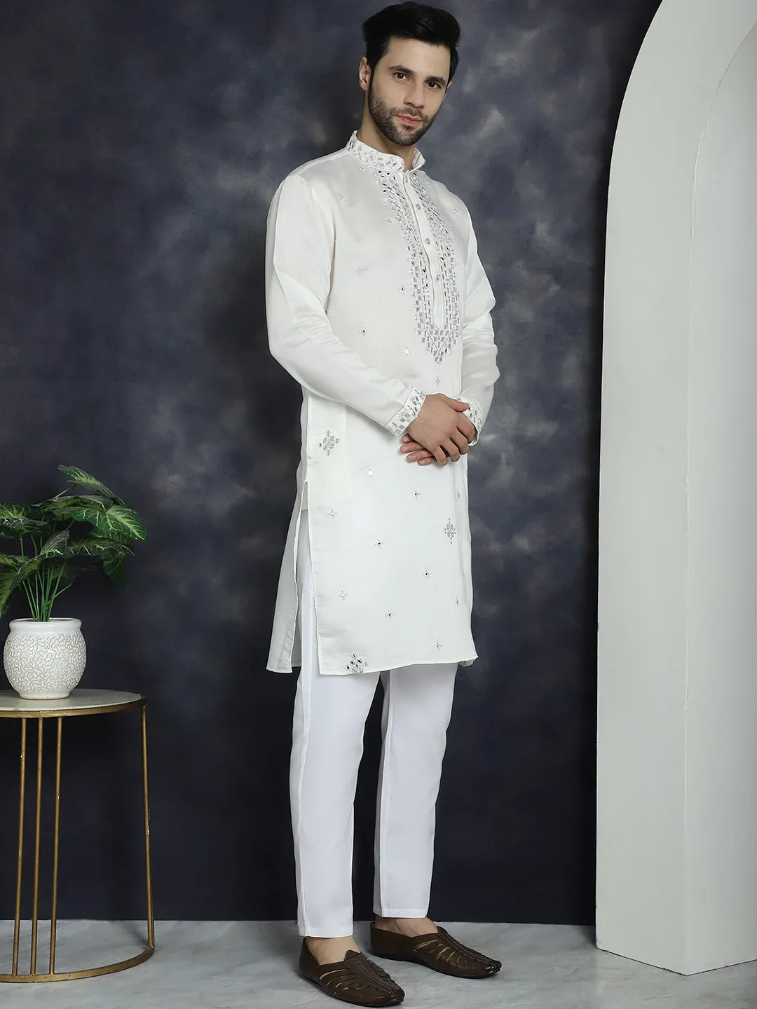 men's embroidered kurtas ( ko 5045white ) men's embroidered kurtas ( ko 5045white )