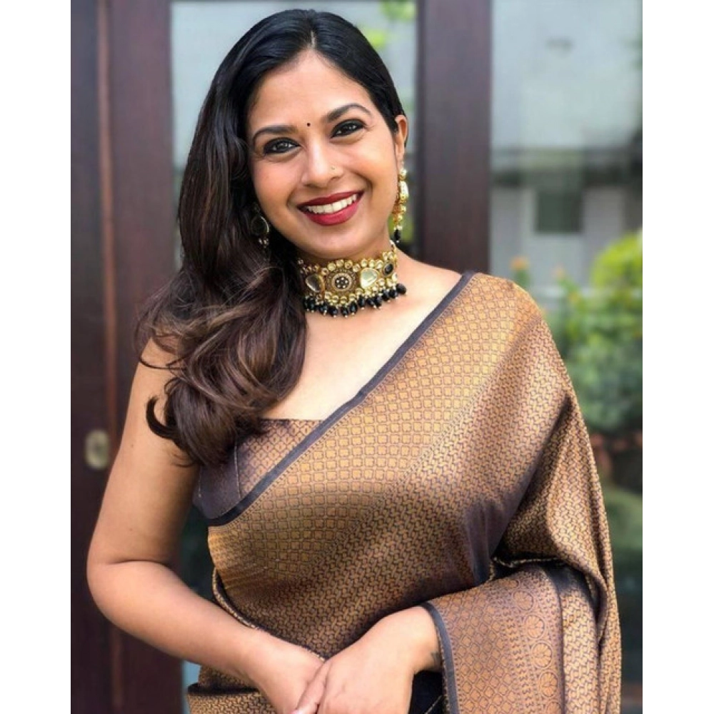 pid 63611 women s soft lichi silk printed saree with unstitched blouse 5 5 mtr black gold 2 1000x1000 1.webp pid 63611 women s soft lichi silk printed saree with unstitched blouse 5 5 mtr black gold 2 1000x1000 1.webp